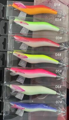 Porcelana Señuelo de pesca multicolor para calamares que ofrece opciones versátiles para adaptarse a diferentes tipos de agua y preferencias de los calamares proveedor